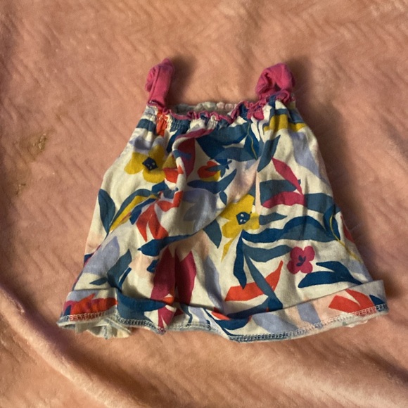 baby girl dresses size nb and 0-3 - Picture 4 of 8